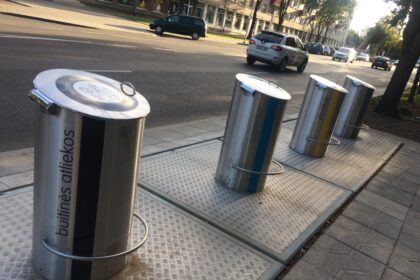 Panevėžyje daugės modernios atliekų tvarkymo sistemos atributų – ES ir miesto biudžeto lėšomis bus įrengta 15 papildomų požeminių konteinerių aikštelių. Šiuo metu pradėti jų projektavimo darbai.