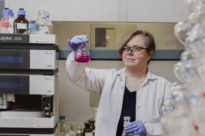 Ar mokslo genas gali būti paveldimas? Tikriausiai taip, jei kalbėsime apie chemijos inžinerijos mokslų daktarės Editos Mažonienės pašaukimą. Jam įtakos neabejotinai turėjo šviesuolio senelio pavyzdys, išmokęs anūkę, kad reikia gerai daryti, kas patinka, ir bus atlyginta.