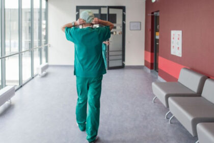 Su persirgusiųjų koronavirusu kraujo plazma Lietuvoje nuo šios ligos gydyti aštuoni pacientai, BNS informavo Santaros klinikų Kraujo centras.