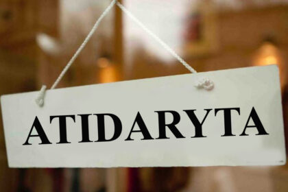 Didžiuosiuose prekybos centruose esančios parduotuvės jau artimiausiomis dienomis galės vėl veikti su sąlyga, jeigu turės įėjimą iš lauko, ribos žmonių srautą ir laikysis kitų saugos priemonių, sako premjeras Saulius Skvernelis.