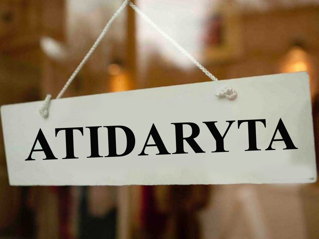 Didžiuosiuose prekybos centruose esančios parduotuvės jau artimiausiomis dienomis galės vėl veikti su sąlyga, jeigu turės įėjimą iš lauko, ribos žmonių srautą ir laikysis kitų saugos priemonių, sako premjeras Saulius Skvernelis.