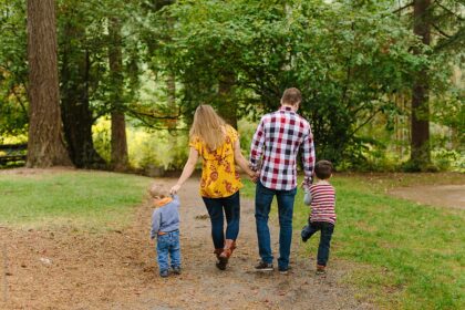 Vyriausybė trečiadienį pritarė prezidento Gitano Nausėdos siūlymui dėl papildomų išmokų vaikams, siekiant pagerinti šeimų padėtį per koronaviruso epidemiją ir per didesnį vartojimą paskatinti ekonomiką.