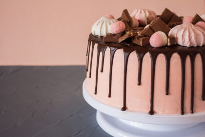 Tortas – tai šventinis, ypatingomis progomis patiekiamas desertas. Vestuvės, gimtadieniai ar jubiliejai, tai keletas pagrindinių švenčių, kurių neatsiejamas akcentas yra tortas.