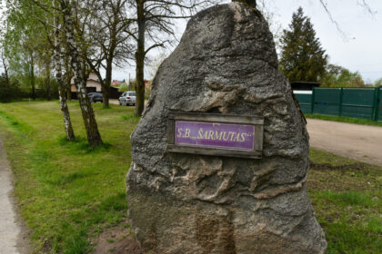 Karantino gniaužtus atleidžianti Vyriausybė iki mėnesio pabaigos nurodo susilaikyti nuo masinių renginių, tačiau Panevėžyje keli šimtai sodininkų sulaukė pranešimo atvykti į visuotinį susirinkimą.