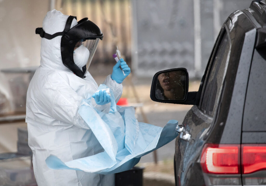 Ištyrus likusius pirmojo proaktyvaus, ilgąjį savaitgalį organizuoto tyrimo ėminius, koronavirusinė infekcija (COVID-19) patvirtinta tik vienam žmogui. Jam tyrimas paimtas Vilniuje. Nuo gegužės 1 d. iki gegužės 3 d. dešimtyje savivaldybių išdalinta beveik 9 tūkst. kvietimų, pasitikrino 3762 žmonės. Pasitikrinti galėjo visi norintys, nors nejaučiantys jokių simptomų.