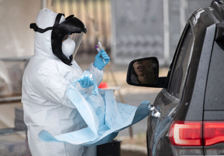 Ištyrus likusius pirmojo proaktyvaus, ilgąjį savaitgalį organizuoto tyrimo ėminius, koronavirusinė infekcija (COVID-19) patvirtinta tik vienam žmogui. Jam tyrimas paimtas Vilniuje. Nuo gegužės 1 d. iki gegužės 3 d. dešimtyje savivaldybių išdalinta beveik 9 tūkst. kvietimų, pasitikrino 3762 žmonės. Pasitikrinti galėjo visi norintys, nors nejaučiantys jokių simptomų.