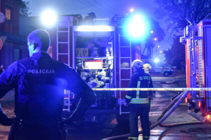 Šiandien 20.01 val. Bendrajame pagalbos centre skubios pagalbos tarnybų telefono numeriu 112 gautas pranešimas apie tai, kad Panevėžio r., Karsakiškio sen., Karsakiškio k., Lėvens g. atvira liepsna dega gyvenamasis namas, viduje gali būti žmonių.