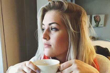 Prieš dešimtmetį sutikti programuojančią moterį buvo retenybė, šiuo metu skirtingas programavimo kalbas įvaldžiusių ir už vyrus ne ką prasčiau dirbančių merginų daugėja. Airijoje jau šešerius metus gyvenanti panevėžietė Samanta Blinstrubytė jau įrodė, kad maistas ir technologijos turi daug ką bendra, o dabar kuria programėlę, kaip pagerinti santykius.