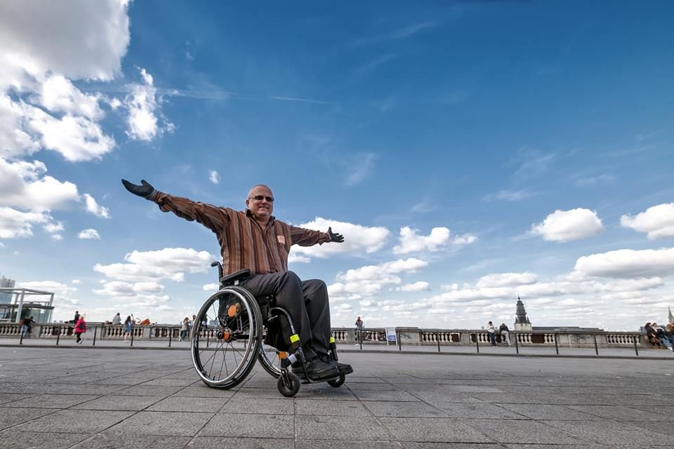 Jonas Dumša šypsosi, kad didžiausias tokio vardo privalumas, kad su gimtadieniu dažnai pamiršta pasveikinti, o su vardadieniu – niekada. Asmeninio archyvo nuotr.