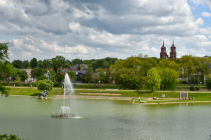 Panevėžio savivaldybės užsakymų sutvarkyti Senvagę ir Bendruomenių rūmų prieigas siekusiai statybų kompanijai „JK ranga“ – prastos žinios iš teismo.
