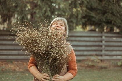 Ramygala garsėja ne tik nuo seno čia auginamomis ožkomis. Šio, nė poros tūkstančių gyventojų neturinčio, miesto vardas ganėtinai plačiai žinomas ir dėl čia lipdomos keramikos, čia veriami ir lietuvių paprotinės dekoratyvinės dailės kūriniai – šiaudiniai sodai.