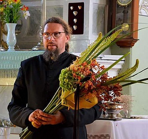 Kaip sako kunigas Jonas Morkvėnas, jam nepriklauso nei jokia parapija, nei bažnyčia, jis ateina tik tarnauti. „SEKUNDĖS“ nuotr.