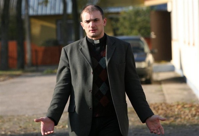 Tarnystę Kristaus Karaliaus katedroje palieka jos klebonas Eugenijus Troickis. „SEKUNDĖS“ nuotr.