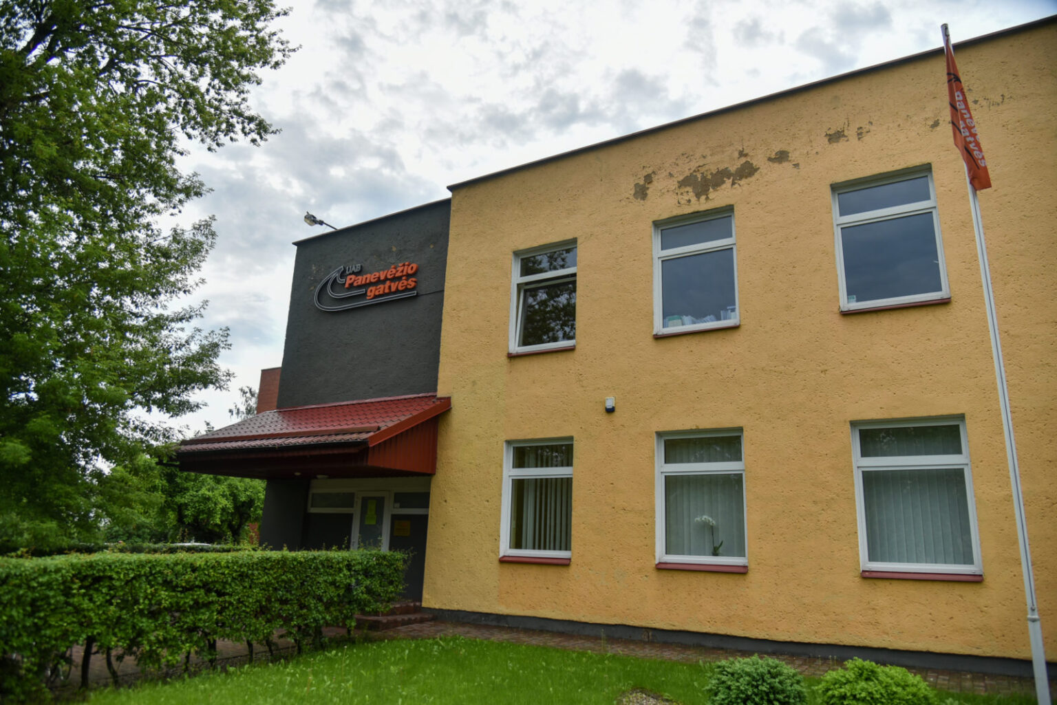 UAB „Panevėžio gatvės“ valdyba konkurso būdu išrinko naują bendrovės vadovą. Iš 37 dalyvavusių kandidatų buvo išrinktas rezultatyvią patirtį įgyvendinant kelių infrastruktūros projektus sukaupęs ir stiprias vadovavimo kompetencijas įgijęs Arvydas Zapalskis. Jis pastaruoju metu buvo bendrovės „Panevėžio keliai“ Panevėžio regiono vadovu.