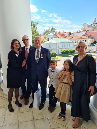 Medikas tikina, kad svarbiau nei ordinas jam yra šeima. ASMENINIO ARCHYVO nuotr.