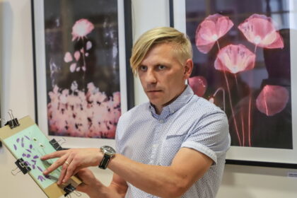 Kūrybingajam alternatyviosios fotografijos kūrėjui Žilvinui Kropui šiuo metu atviros bene visos Aukštaitijos sostinės parodų erdvių durys.