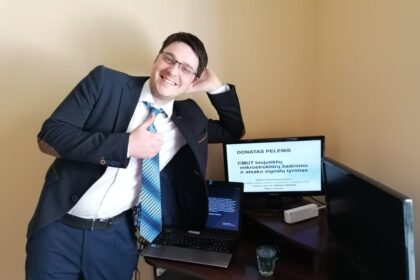 Iš Smilgių kilęs mokslų daktaras, dėstytojas Donatas Pelenis sėkmingai darbuojasi Panevėžio mechatronikos centre, kuriame įgyvendinamos pačios netikėčiausios ir inovatyviausios panevėžiečių mokslininkų idėjos bei sumanymai. Jis neabejoja, kad Vakaruose ar už Atlanto toks centras su gabių mokslininkų komanda jau būtų tapęs Silicio slėnio dalimi.