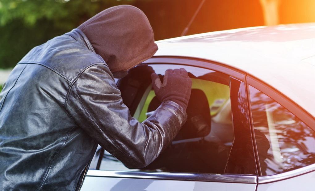 Panevėžio rajone nerakintus automobilius palikę jų savininkai patyrė nuostolių.