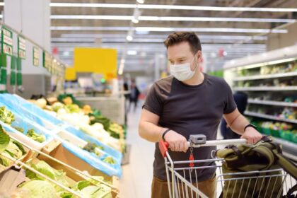 Savaitgalį Lietuvoje 18-kai žmonių buvo skirtos baudos dėl saviizoliacijos pažeidimų ir apsauginių kaukių nedėvėjimo, BNS informavo Policijos departamentas.