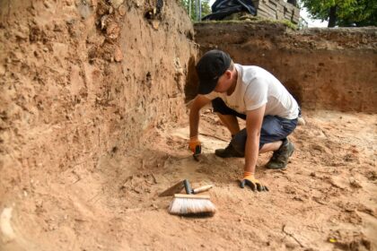 Archeologų pastaraisiais metais keliose miesto vietose surasti senųjų miestelėnų palaikai jau liepos pabaigoje turėtų vėl atgulti amžino poilsio. Juos planuojama perlaidoti Venslaviškio gatvėje – vietoje, kur perkeliami visi senųjų panevėžiečių kaulai.