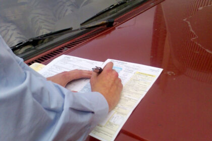 Vieni į teisiamųjų suolą patenka kažką pavogę ar nužudę, kitiems užtenka nepranešti draudimo bendrovei apie surašytą eismo įvykio deklaraciją.