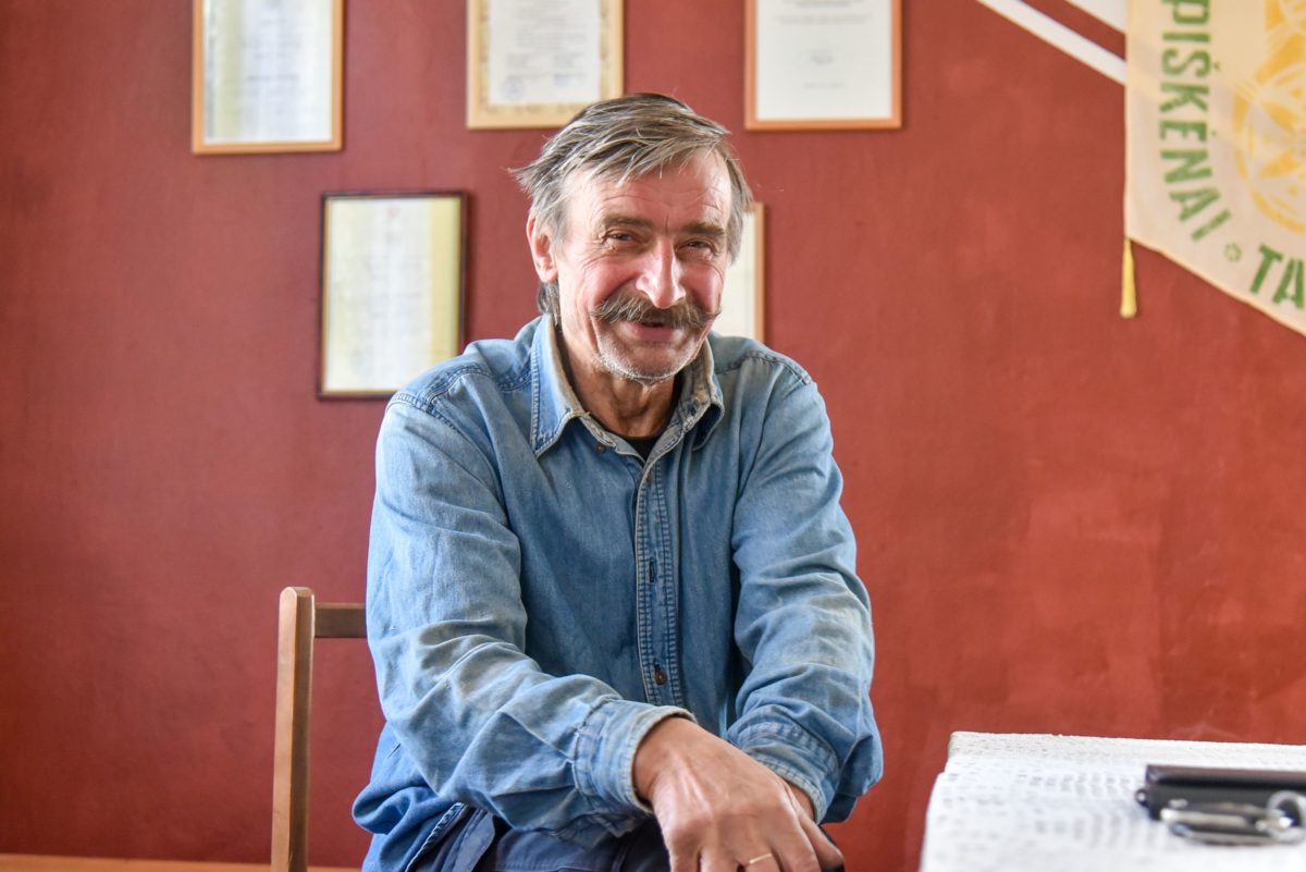 Etnografiniame vaidinime „Vesėlios anoj šaly“ Gintautas Vaitonis dabar esantis mitulys – vyriausiasis jaunojo pabrolys. P. Židonio nuotr.