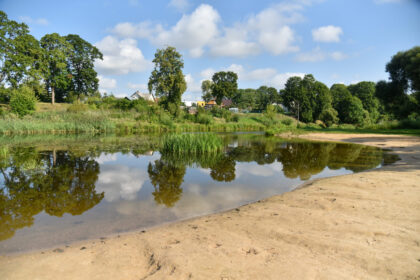 Atlikti prie Ekrano marių bei Lėvens upėje Piniavoje esančių maudyklų vandens bei smėlio užterštumo tyrimai parodė, kad tiek vanduo, tiek smėlis čia atitinka higienos reikalavimus, maudytis yra saugu. Tačiau Kultūros ir poilsio parke miestiečių maudytis pamėgtoje braidykloje nustatyta vis dar didesnė nei yra leistina vandens tarša.
