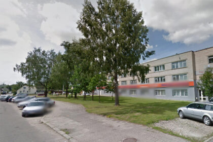 Panevėžio miesto savivaldybės taryba pritarė sprendimui filosofo Marijaus Arvydo Šliogerio vardą suteikti skverui, esančiam šalia pastato, esančio Šermukšnių g. 19, Panevėžyje bei organizuoti filosofo įamžinimo meninės ir architektūrinės idėjos parengimą.