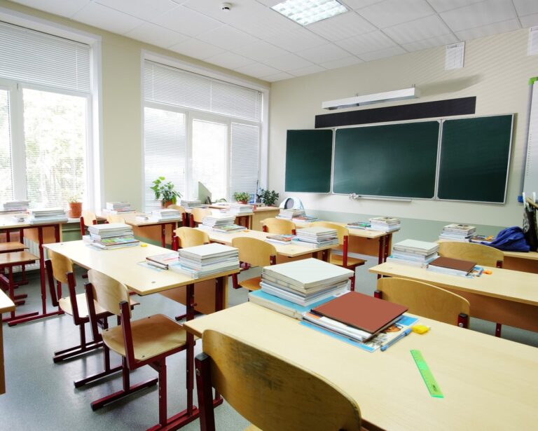 Lietuvoje koronavirusu šiuo metu serga 61 mokinys, saviizoliacijoje yra 1136 asmenys, pirmadienį pranešė Švietimo, mokslo ir sporto ministerija.