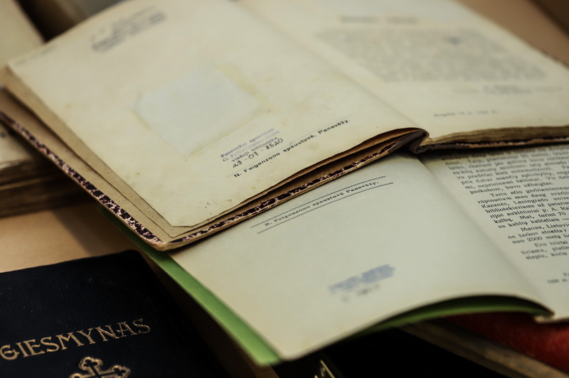 Tarpukariu Naftalis Feigenzonas išmaniai reklamavo savo spaudinius žadėdamas aukštą produkcijos kokybę už mažą kainą, ir darė tai būtent „Panevėžio balso“ puslapiuose. Dalis šių spaudinių dabar laikomi Panevėžio apskrities Gabrielės Petkevičaitės-Bitės viešosios bibliotekos rinkiniuose. I. STULGAITĖS-KRIUKIENĖS nuotr.