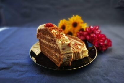 Daržuose jau veši cukinijos – mažai kalorijų turinčios ir labai naudingos daržovės. Dietologai tvirtina, kad jos iš organizmo šalina toksinus, mažina cholesterolio kiekį kraujyje. Išradingos šeimininkės iš cukinijų kuria įvairiausius šedevrus: nuo troškinių, blynų iki gardžių pyragų.