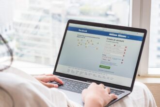 Šeštadienio naktį įsigaliojantis agitacijos draudimas taikomas tiek politikams, tiek rinkėjams, jo metu negalima dalintis agitacinio pobūdžio įrašais socialiniuose tinkluose, primena Vyriausiosios rinkimų komisijos (VRK) vadovė Laura Matjošaitytė.