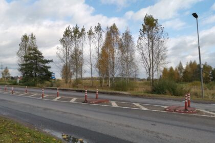 Panevėžyje yra vos kelios nežymėtos perėjos, tačiau miestiečius jos glumina – dauguma įsitikinę, kad kirsti gatvę tokioje vietoje nėra taip saugu, kaip įprastoje perėjoje.