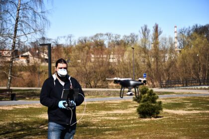 Aštuonerius metus atidavęs Jungtinės Karalystės mokslo bendruomenei, Mindaugas Dzikaras grįžo į gimtąjį Panevėžį. Dabar jis dirba tam, kad pasaulis būtų draugiškesnis ir gražesnis ateities kartoms – kuria žaliąsias biotechnologijas, padėsiančias sumažinti aplinkos taršą.