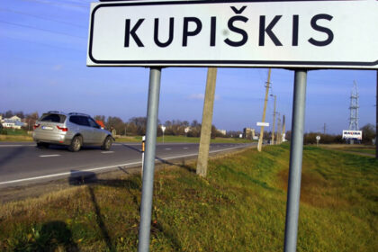 Socialinės apsaugos ir darbo ministras Linas Kukuraitis atsižvelgdamas į darbo pareigų pažeidimus pasirašė įsakymą, kuriuo nutraukiama darbo sutartis su Kupiškio socialinės globos namų direktoriumi Rolandu Paltinu.