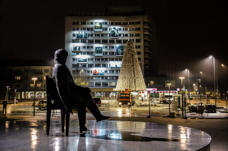 Artėjant rudens ir žiemos pasimatymui, Panevėžys jau puošiasi metų šventėms.