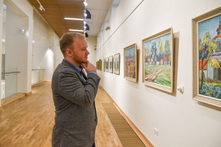 Panevėžio dailės patriarchu vadinamam K. Naruševičiui šiais metais būtų suėję šimtas metų. Talentingas menininkas ir stropus miesto visuomenininkas gyvųjų pasaulį paliko 2004-aisiais, būdamas 84-erių.