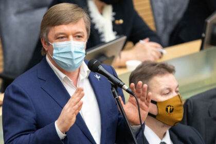 Didžiausia opozicinė Lietuvos valstiečių ir žaliųjų sąjunga (LVŽS) atsisako bet kokių pareigų Seimo valdančiosiose struktūrose, savo teises sako ginsianti Konstituciniame Teisme.