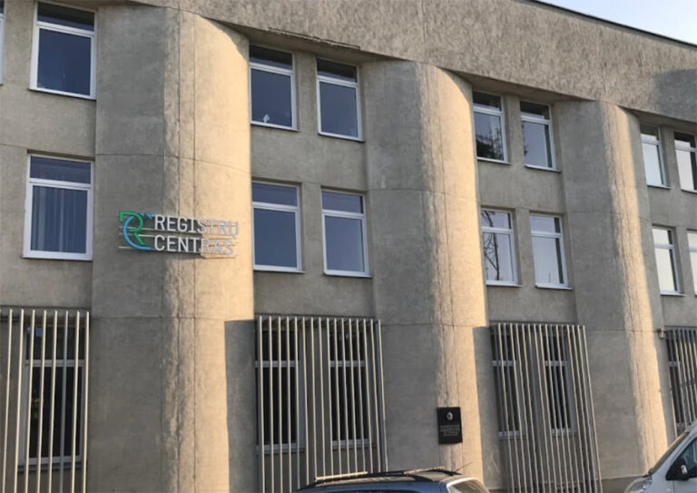 Šią savaitę įsigaliojus naujiems judėjimo ribojimais ir jų kontrolei, vis daugiau žmonių kreipiasi į Registrų centrą su prašymu išduoti pažymą apie asmens deklaruotą gyvenamąją vietą, kuri gali būti pateikta kaip vienas iš įrodymų, pagrindžiančių būtinybę vykti į kitą savivaldybę.