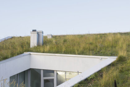 Dirbę Danijoje, Honkonge, netgi laimėję milžinišką konkursą sutvarkyti uosto teritoriją Suomijoje, kuri supa vieną seniausių viduramžių pilių Šiaurės Europoje, architektų pora Giedrius Mamavičius ir Gabrielė Ubarevičiūtė bene labiausiai jaudinosi projektuodami namą ypatingai užsakovei – Giedriaus mamai.