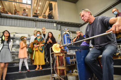 Ar šiais laikais galima sutikti žmonių, kuriems kultūra, menas liktų paskutinėje vietoje arba iš viso jų gyvenime neegzistuotų? Tokių, kurie puikiausiai išsiverstų ir be jų, tenkindamiesi sočiu kąsniu, minkštu guoliu, materialinių gėrybių aruodu?