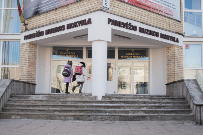 Nuotoliniu būdu vyko konkursai Panevėžio muzikos mokyklos direktoriaus ir Panevėžio „Minties“ gimnazijos direktoriaus pareigoms užimti.