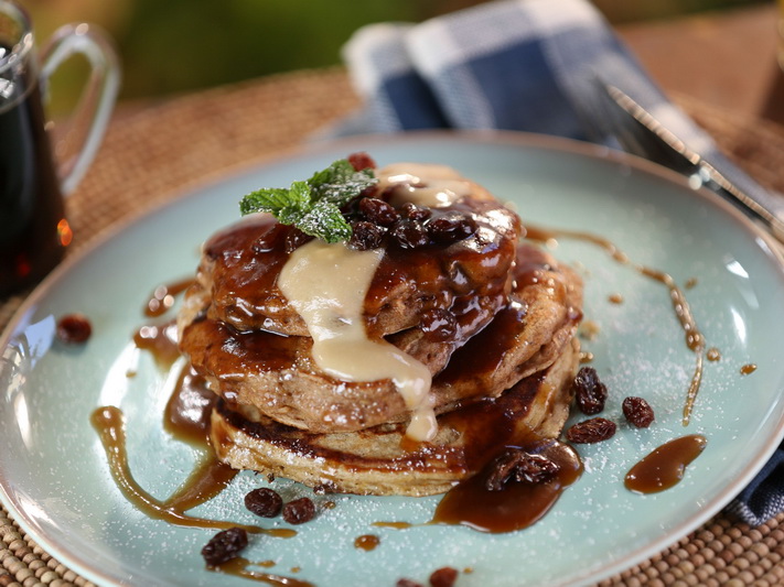 Škotiški blynai su razinų padažu