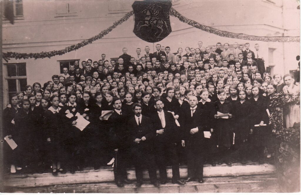 Lietuvai šįmet minint iš Panevėžio rajono kilusio iškilaus skulptoriaus Juozo Zikaro 140-ąsias gimimo metines, artėja ir jo amžininko, kraštiečio ir kolegos, dar vieno šio krašto šviesuolio apvali sukaktis.