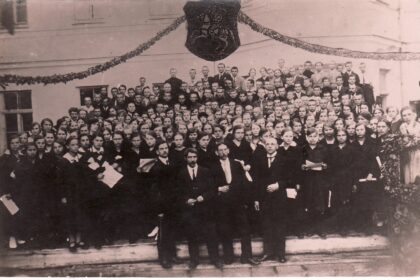 Lietuvai šįmet minint iš Panevėžio rajono kilusio iškilaus skulptoriaus Juozo Zikaro 140-ąsias gimimo metines, artėja ir jo amžininko, kraštiečio ir kolegos, dar vieno šio krašto šviesuolio apvali sukaktis.