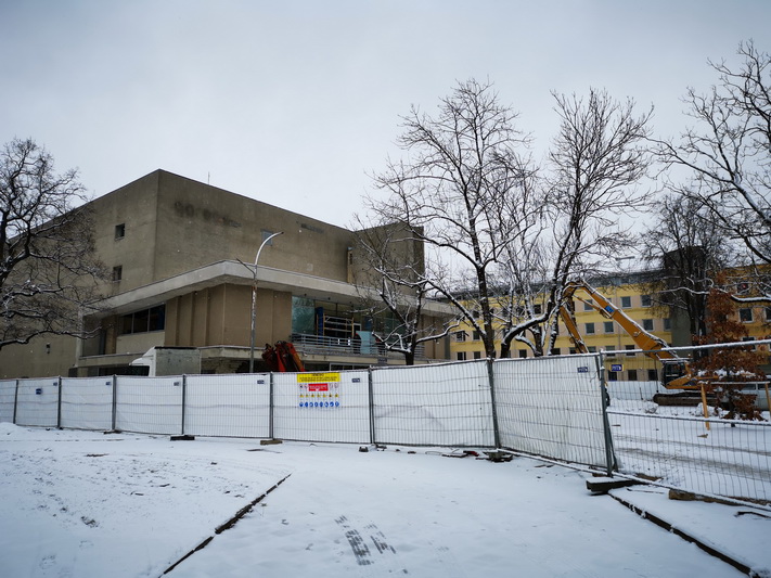 „Garso“ pastato vietoje vėliausiai iki 2023 metų vidurio turi iškilti modernus SEMC su kubo formos kino sale. I. STULGAITĖS-KRIUKIENĖS nuotr.