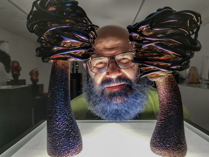 Šiomis dienomis turėjo vykti didžiausia iki šiol Remigijaus Kriuko stiklo paroda Kinijoje. I. STULGAITĖS-KRIUKIENĖS nuotr.