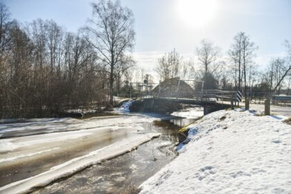 Šeštadienį Lietuvoje stipriai atšilus orams, Nacionalinio krizių valdymo centro (NKVC) vadovas Vilmantas Vitkauskas sako, kad potvynio ženklų dar nėra.