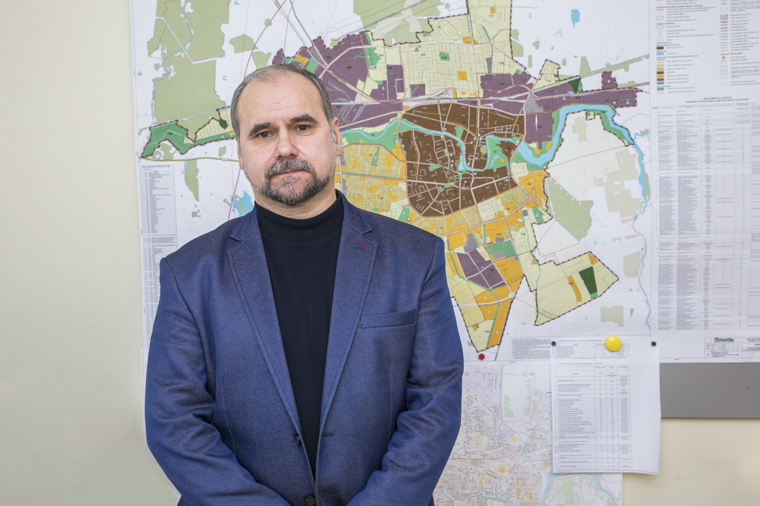 „Didieji prekybos centrai chaotiško margumyno nebedaro. Bet smulkieji verslai – vis dar savotiškas Šanchajus“, konstatuoja Panevėžio savivaldybės Teritorijų planavimo ir architektūros skyriaus vyriausiasis dizaino specialistas Alvydas Narkevičius. „SEKUNDĖS“ archyvo nuotr.