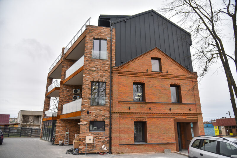 Šio rekonstruoto namo projekto autoriui skrieja kritikos strėlės dėl modernizmo subjaurotos istorijos. P. ŽIDONIO nuotr.